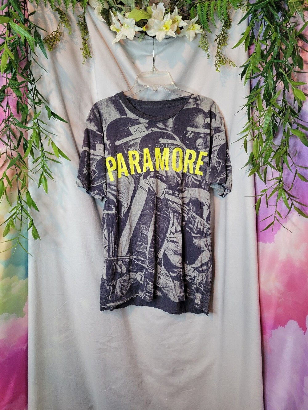 Collectible Riot Police Print Paramore Band Y2K Graphic Tee RARE!